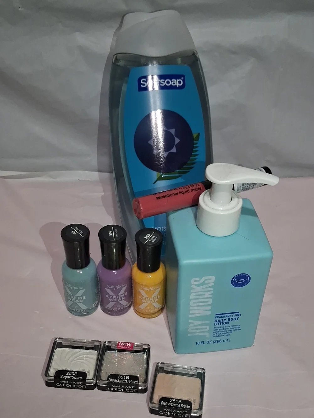 ✨ NIB 9-Piece Beauty & Bath Bundle - Softsoap, BBW, Maybelline, Wet n Wild ✨